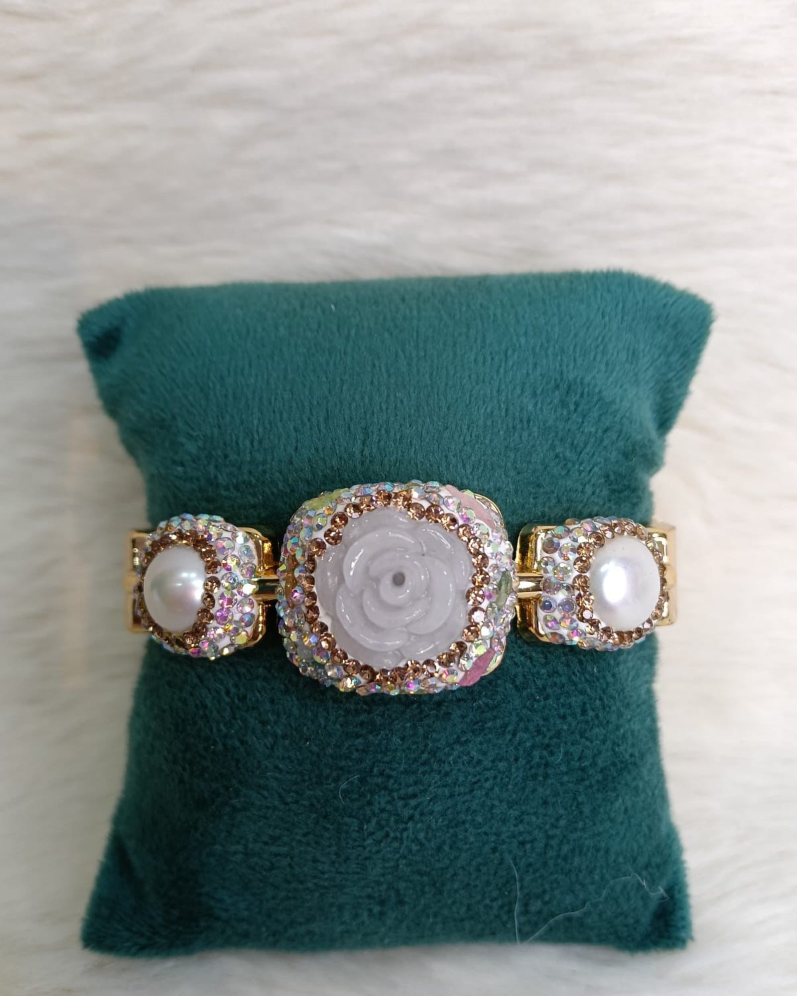 White Rose Carving Pearl Bracelet
