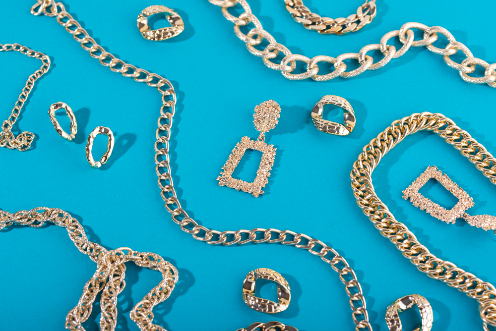 Enhance Your Everyday Elegance with These Chic Diamond Chains and Pendants